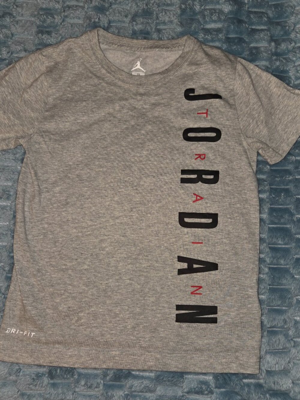 Boys nike jordan shirt size small 8-10 years